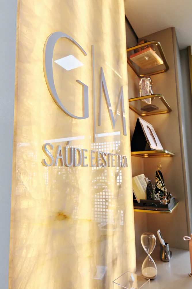 Detalhe da identidade GM na clínica